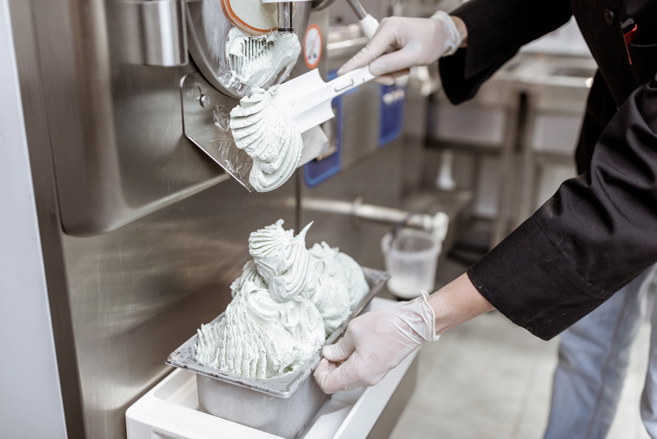Gelato wird frisch verarbeitet
